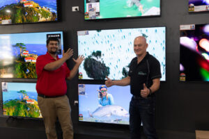 New electronic store opens